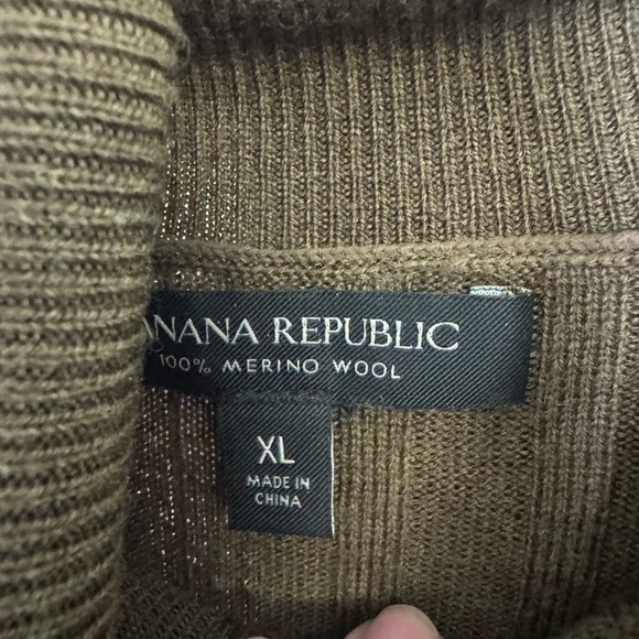 Banana Republic Merino Wool Sweater - Picture 3 of 3